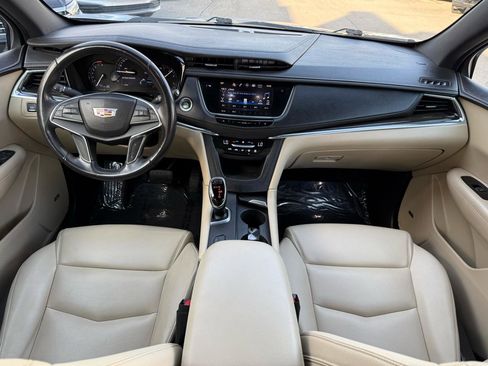 Used 2018 Cadillac XT5 FWD image 21