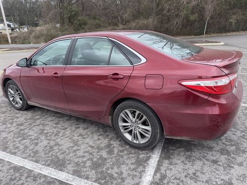 Used 2017 Toyota Camry SE w/ Moonroof Package image 4
