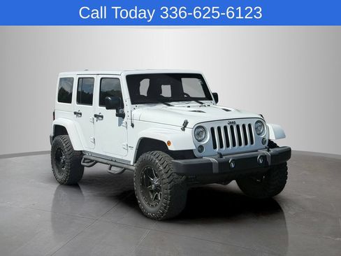 Used 2017 Jeep Wrangler Unlimited Rubicon w/ Connectivity Group AWD/4WD image 5