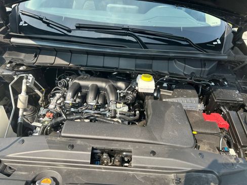 Used 2025 Nissan Pathfinder SV FWD image 24