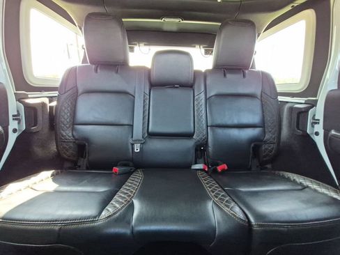 Used 2022 Jeep Wrangler Unlimited Sahara AWD/4WD image 6