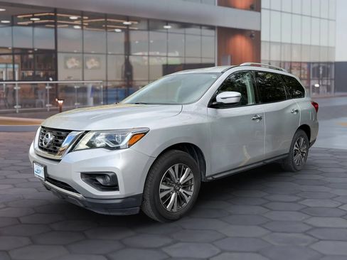Used 2019 Nissan Pathfinder SV AWD/4WD image 3