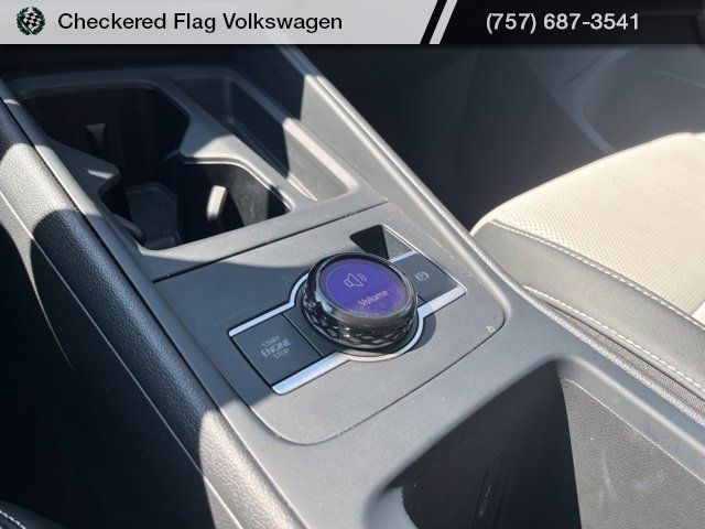 Used 2025 Volkswagen Tiguan SE FWD image 39