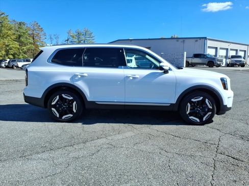Used 2025 Kia Telluride EX image 3