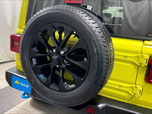 Used 2022 Jeep Wrangler Unlimited Sahara w/ Cold Weather Group image 28