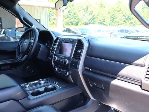 Used 2018 Ford Expedition Max XLT w/ Equipment Group 202A AWD/4WD image 19