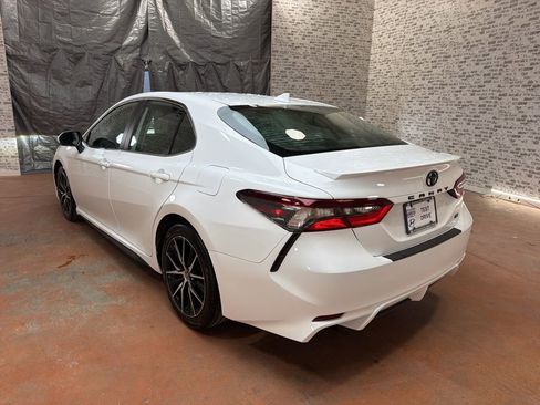 Used 2023 Toyota Camry SE w/ Cold Weather Package image 5