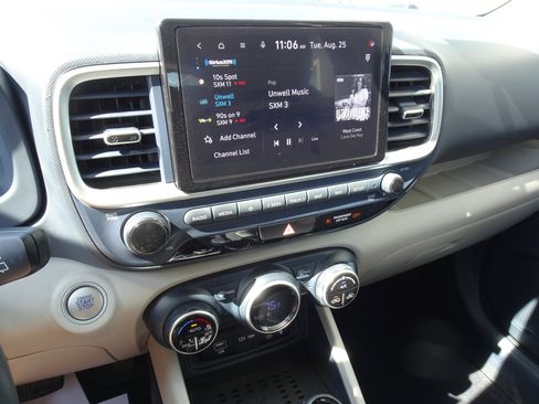 Used 2023 Hyundai Venue Limited FWD image 16