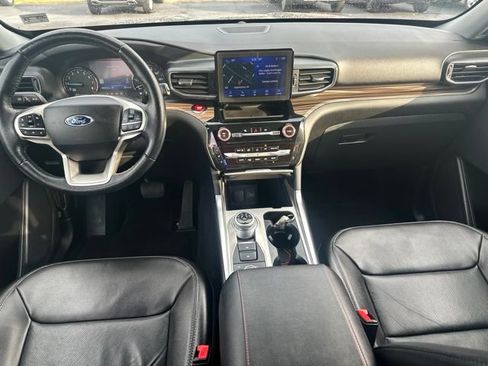 Used 2022 Ford Explorer Limited w/ Equipment Group 301A AWD/4WD image 41