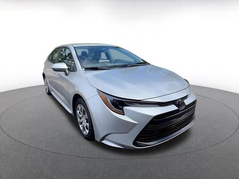 Used 2025 Toyota Corolla LE FWD image 3