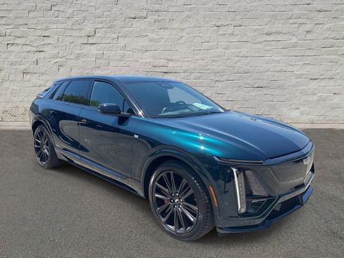 New 2026 Cadillac Lyriq V w/ LPO, Floor Liner Package AWD/4WD image 7