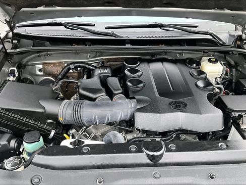 Used 2022 Toyota 4Runner SR5 Premium w/ Moonroof Package image 32