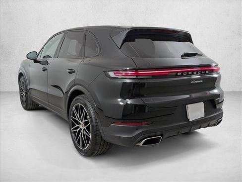 Certified 2025 Porsche Cayenne image 3