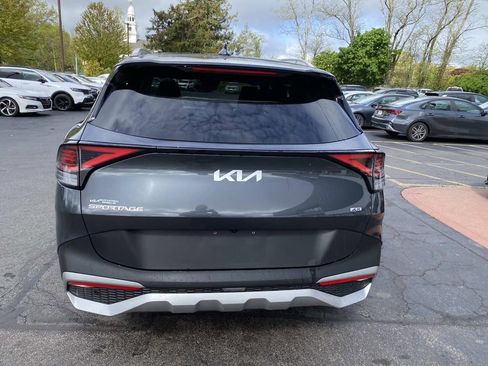 Used 2024 Kia Sportage EX AWD/4WD image 3