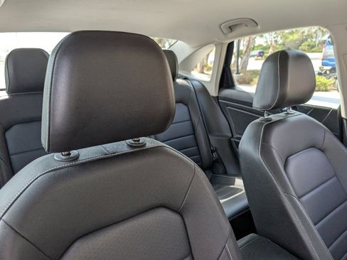Used 2024 Volkswagen Jetta SE FWD image 3