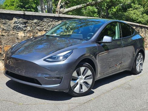 Used 2023 Tesla Model Y Long Range AWD/4WD image 5