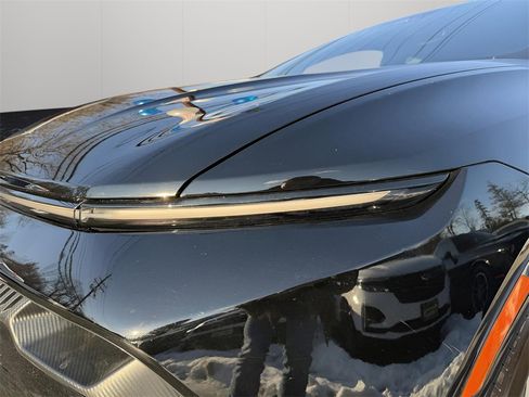 Used 2025 Chevrolet Equinox EV LT image 11