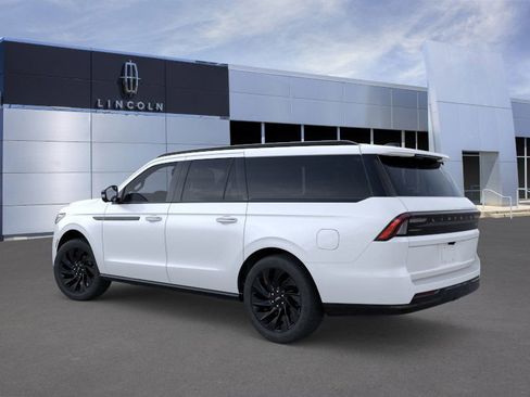 New 2026 Lincoln Navigator L Reserve w/ Jet Appearance Package AWD/4WD image 4