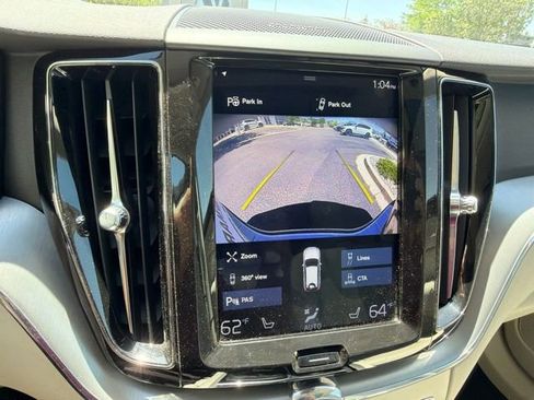Used 2019 Volvo XC60 T5 Momentum w/ Multimedia Package AWD/4WD image 24