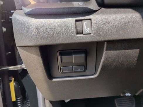 New 2026 GMC Canyon Elevation w/ Convenience Package image 15