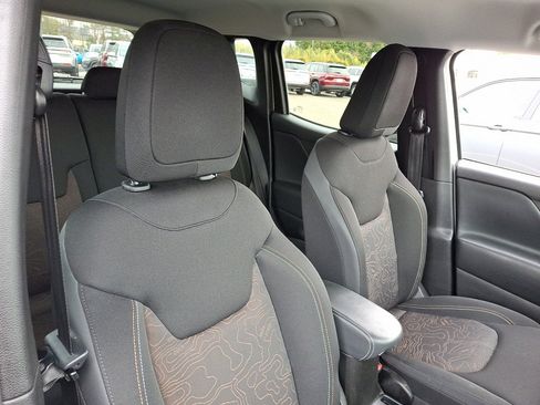 Used 2023 Jeep Renegade Latitude image 13