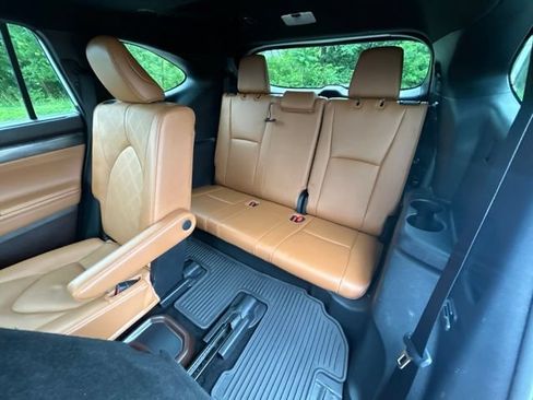Used 2022 Toyota Highlander Platinum AWD/4WD image 37