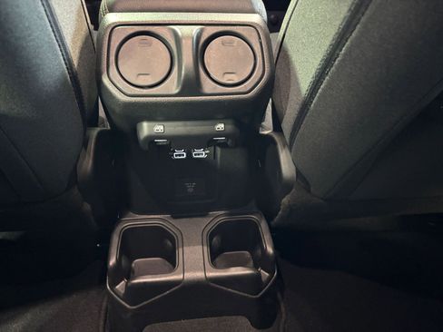 Used 2025 Jeep Wrangler Sahara image 23