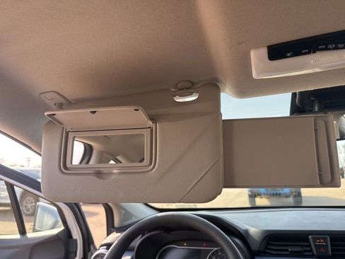 Used 2025 Nissan Versa SV image 31