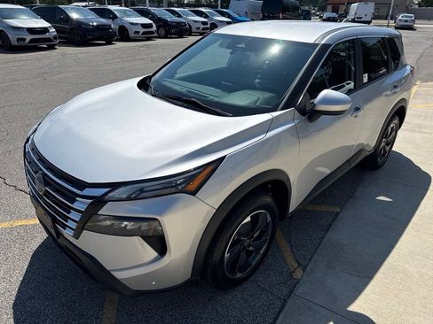 Used 2024 Nissan Rogue SV AWD/4WD image 10