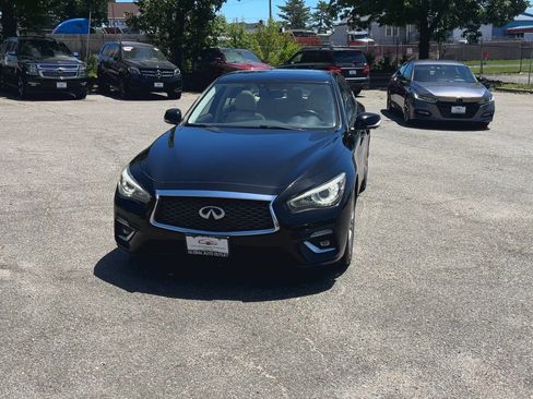 Used 2019 INFINITI Q50 Luxe w/ Essential Package (3.0T Luxe) AWD/4WD image 3