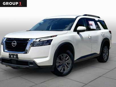 Used 2024 Nissan Pathfinder SV
