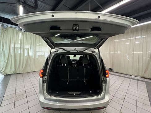 Used 2026 Chrysler Pacifica Limited w/ S Appearance Package FWD image 10