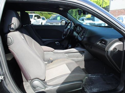 Used 2019 Dodge Challenger SXT RWD image 10