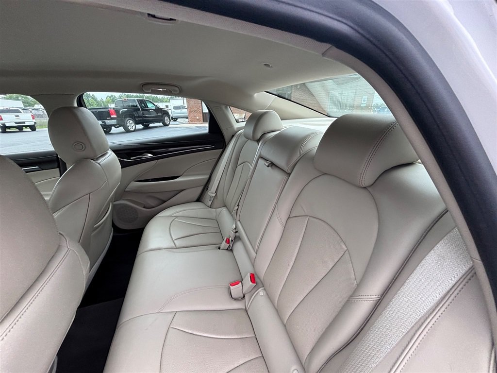 Used 2018 Buick LaCrosse Essence FWD image 17