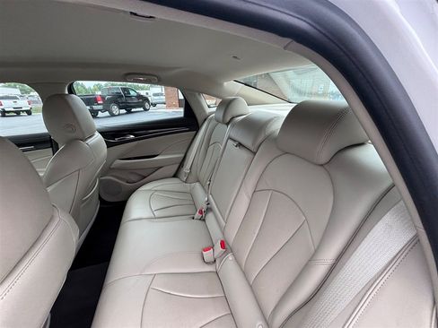 Used 2018 Buick LaCrosse Essence FWD image 17