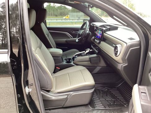 Used 2024 Chevrolet Colorado ZR2 w/ ZR2 Convenience Package III image 32