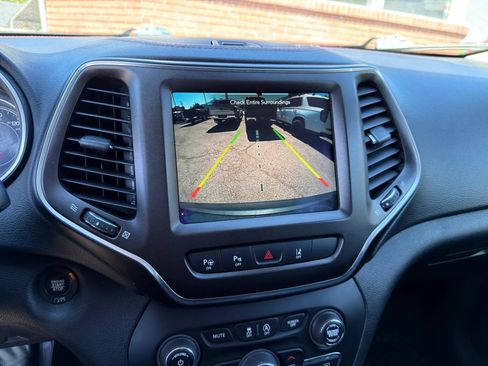 Used 2021 Jeep Cherokee Trailhawk w/ Sun, Sound & Nav Group AWD/4WD image 38