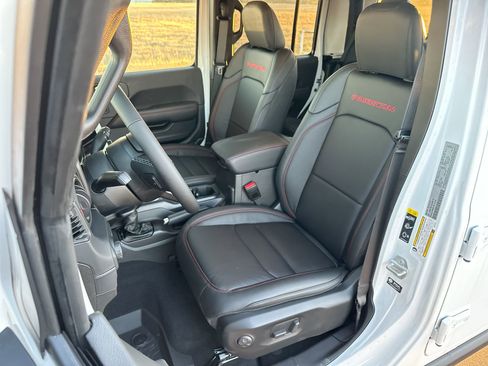 New 2025 Jeep Gladiator Rubicon w/ Convenience Group image 11