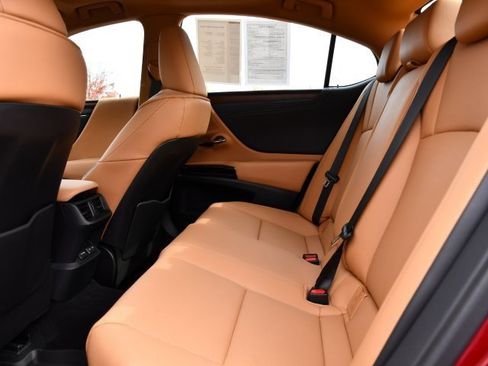 Certified 2025 Lexus ES 300h w/ Premium Package image 19