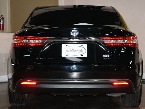 Used 2015 Toyota Avalon XLE Touring FWD image 2