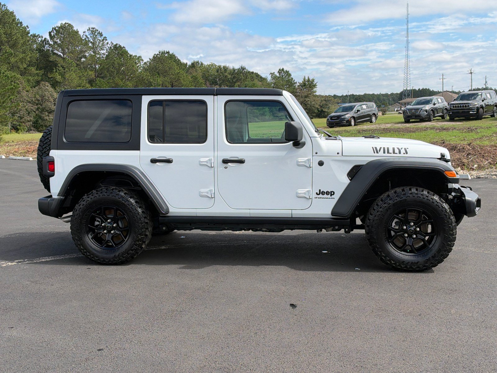 Used 2025 Jeep Wrangler Unlimited Sport AWD/4WD image 4