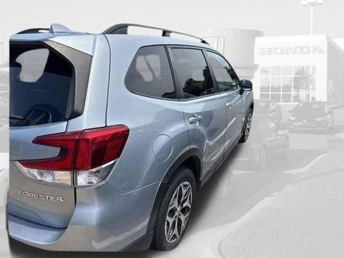 Used 2020 Subaru Forester Premium AWD/4WD image 2