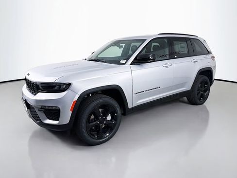 New 2025 Jeep Grand Cherokee Limited w/ Black Appearance Package AWD/4WD image 3