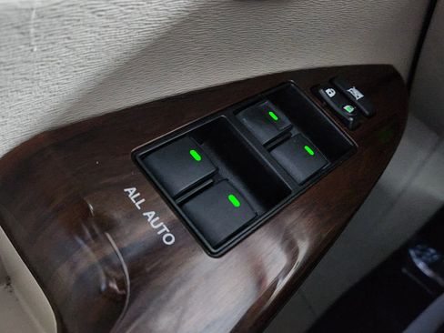 Used 2013 Toyota Venza XLE w/ XLE Premium Pkg image 42