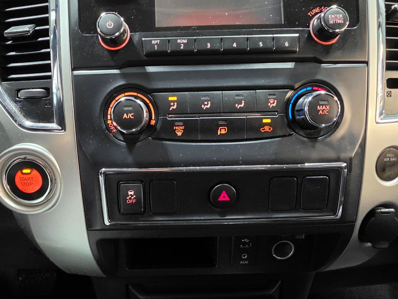 Used 2017 Nissan Titan SV RWD image 32