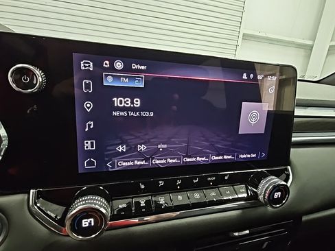 Used 2025 GMC Canyon Elevation w/ Convenience Package image 16