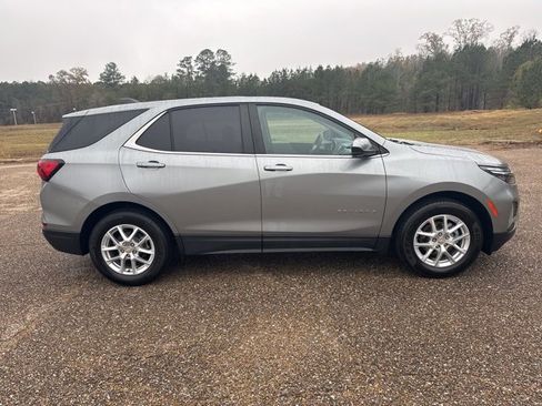 Used 2023 Chevrolet Equinox LT image 7