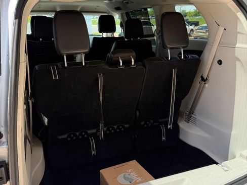 Used 2024 Chrysler Pacifica Touring-L FWD image 14