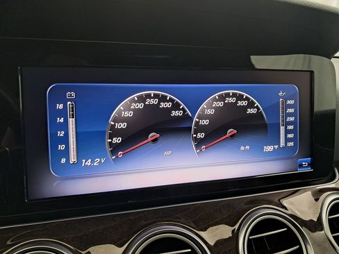 Used 2018 Mercedes-Benz E 400 4MATIC Sedan image 30