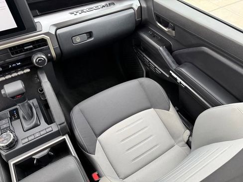 Used 2025 Toyota Tacoma TRD Off-Road image 27